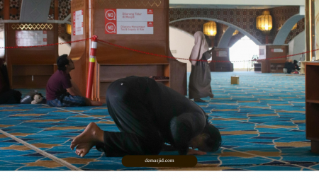 Hening yang Menenangkan di Masjid