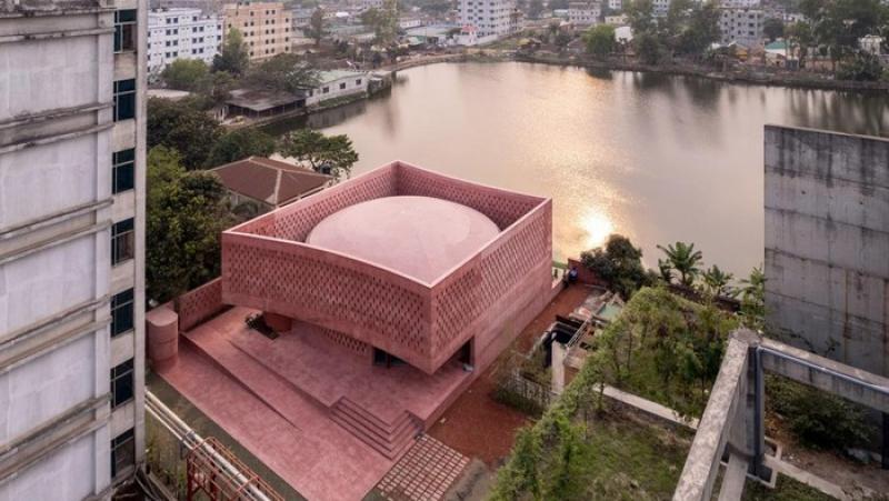 Masjid Berwarna Pink: Sebuah Inovasi yang Menyegarkan